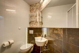 Хостелы Planet Hostel Варшава Двухместный номер с 1 кроватью и собственной ванной комнатой-9
